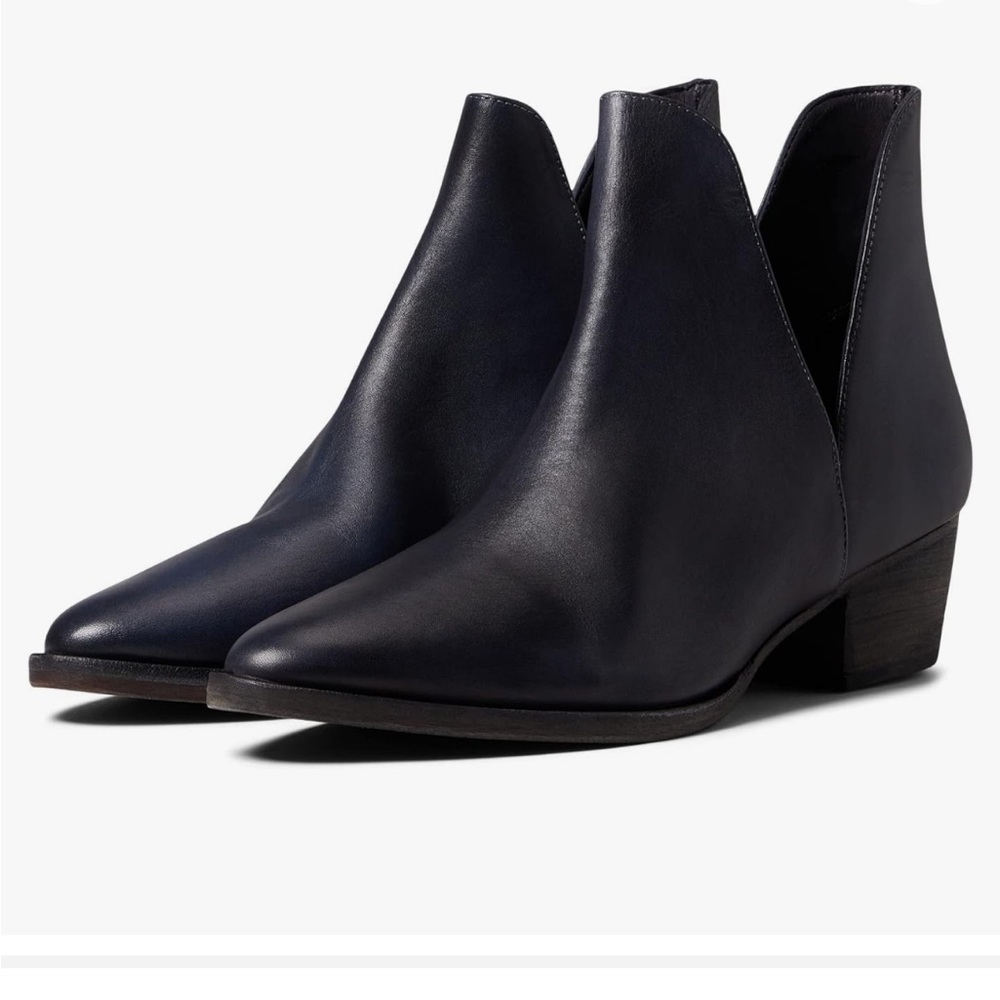 NWOB Free People Charm Double V Black Leather Ankle Boots Sz 8.5